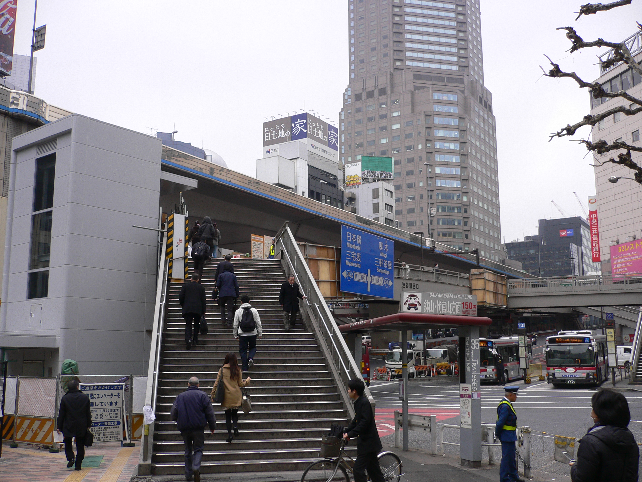 File 渋谷駅西口前歩道橋 Panoramio Jpg Wikimedia Commons