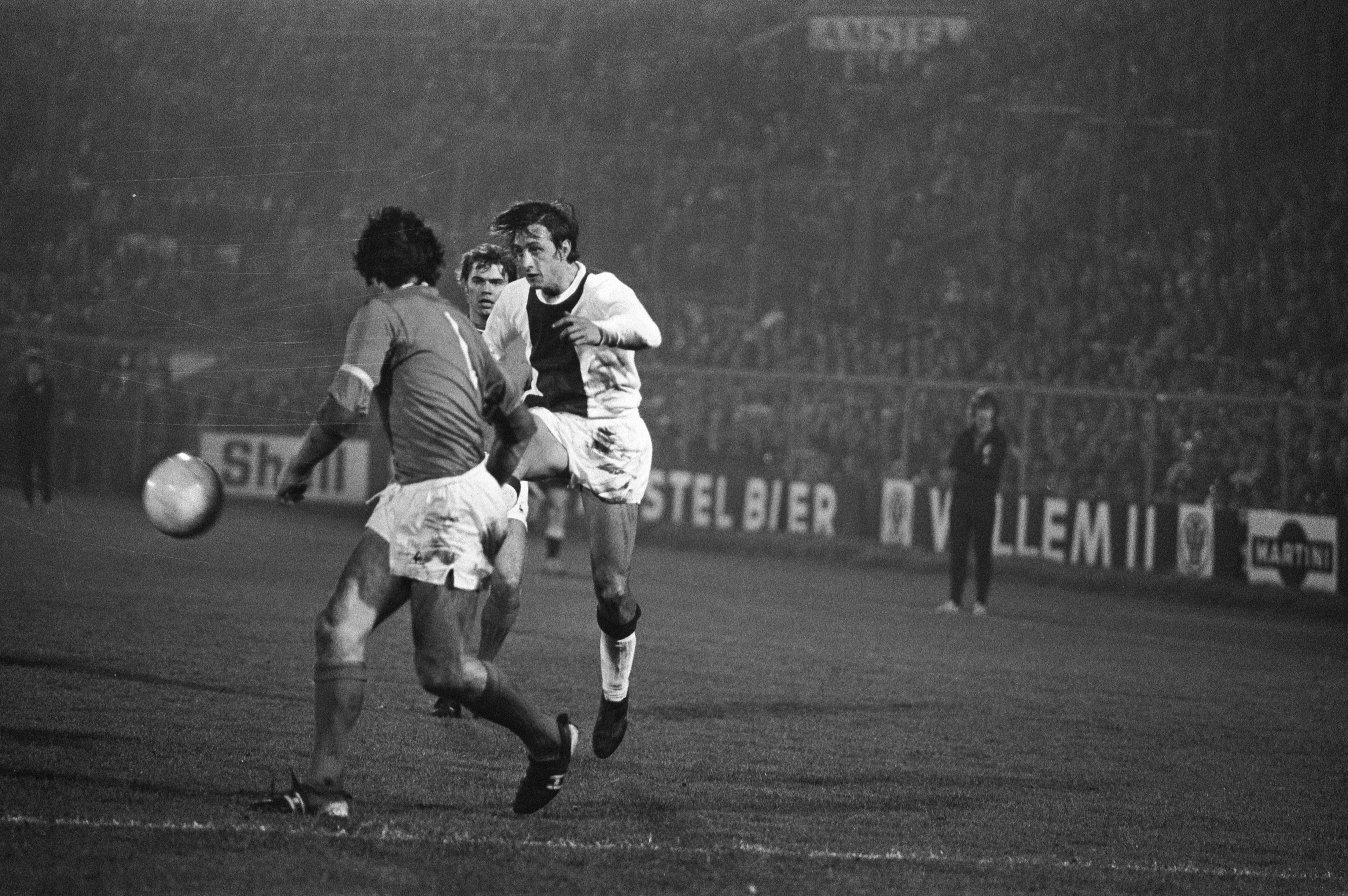 File:Ajax tegen Olympique Marseille 4-1, Europa Cup I, Bestanddeelnr 925-1042.jpg - Wikimedia Commons