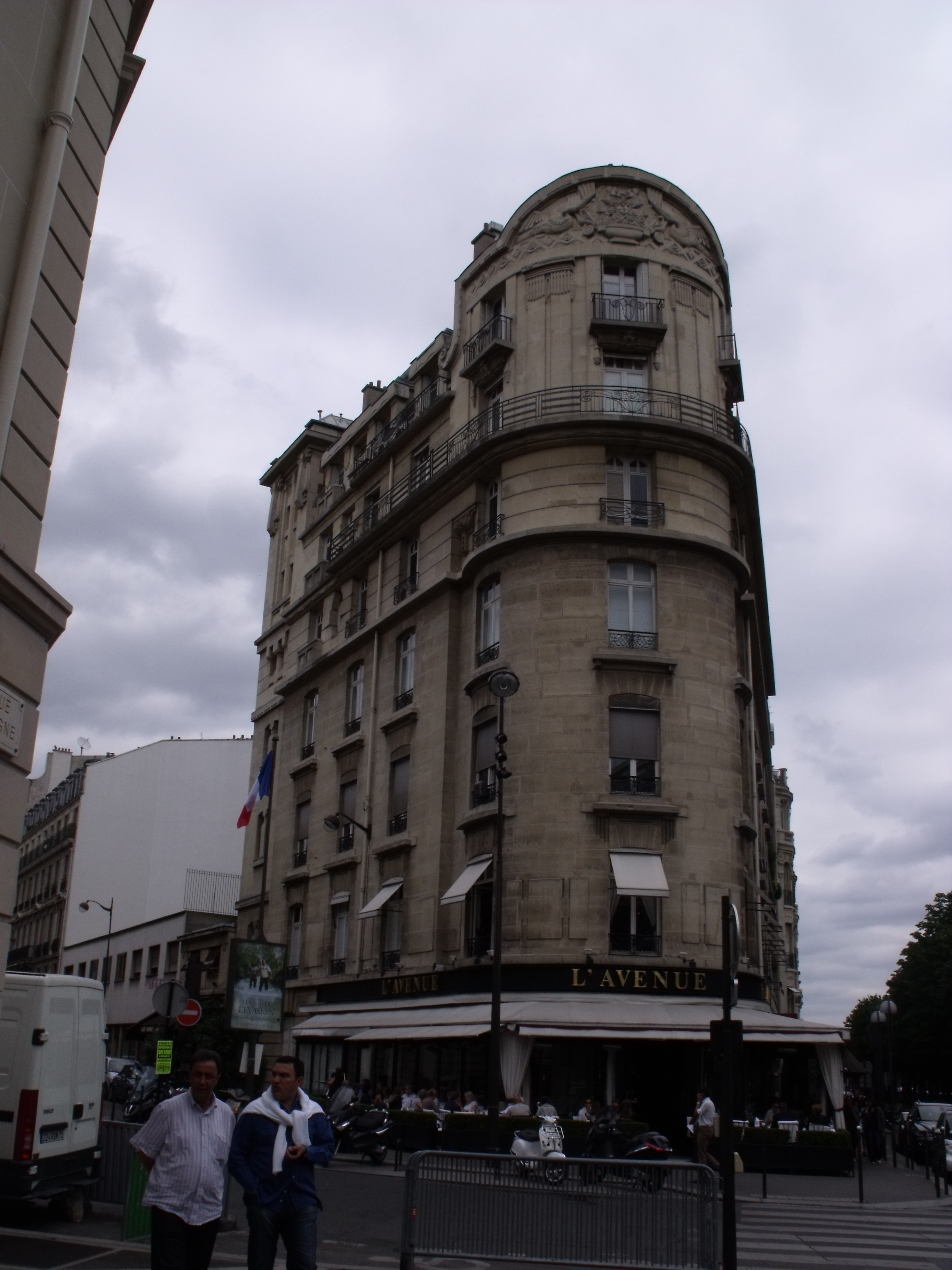 File Avenue Montaigne Rue Francois 1er L Avenue 3769587423 .jpg