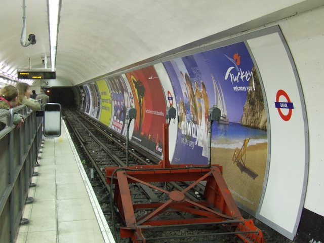 Bank underground station - geograph.org.uk - 1137553