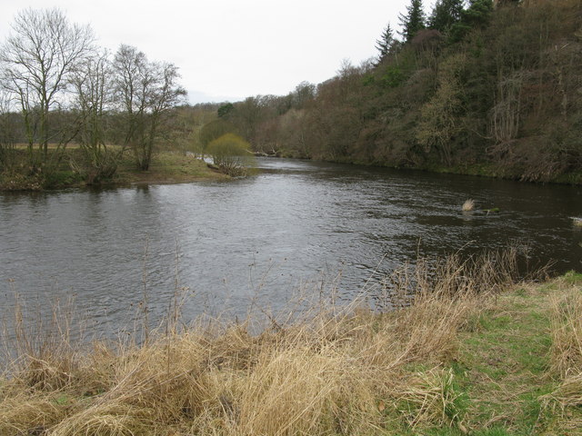File:Bend on the River Clyde - geograph.org.uk - 1210111.jpg