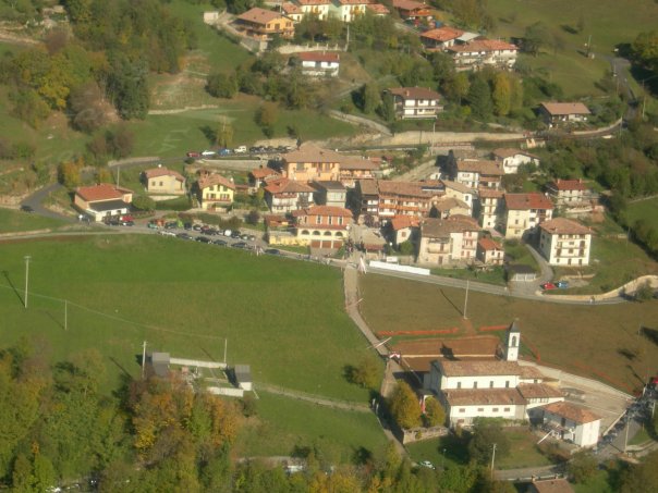 File:Bondo di Colzate veduta.jpg