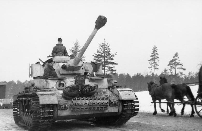 Файл:Bundesarchiv Bild 101I-725-0190-18, Russland, Rückzug deutscher  Truppen, Panzer IV.jpg — Википедия