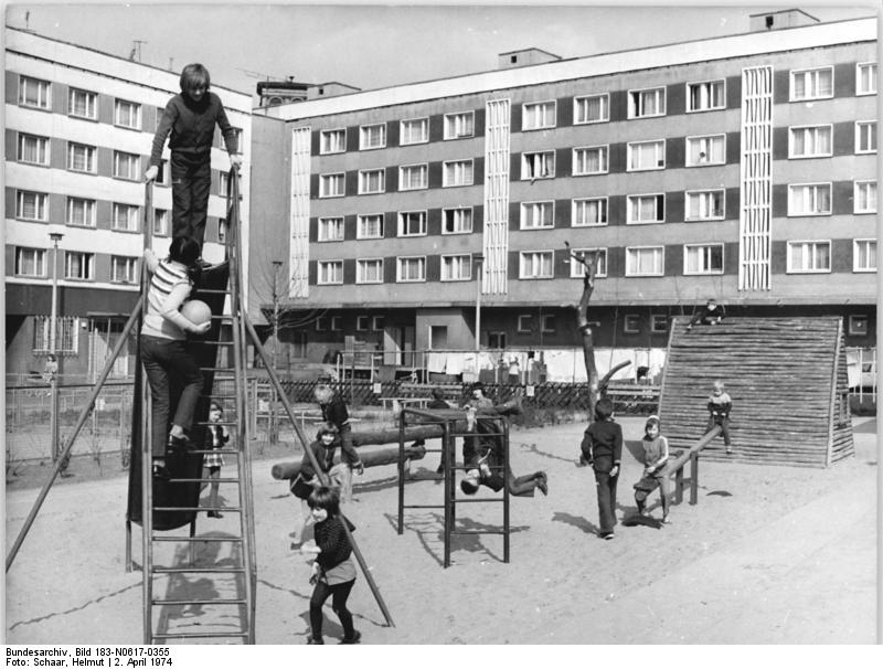 Гдр дессау. Дессау 1965 год. Горка Дессау ГДР. Советский госпиталь в Дессау. Дессау рабочий городок.