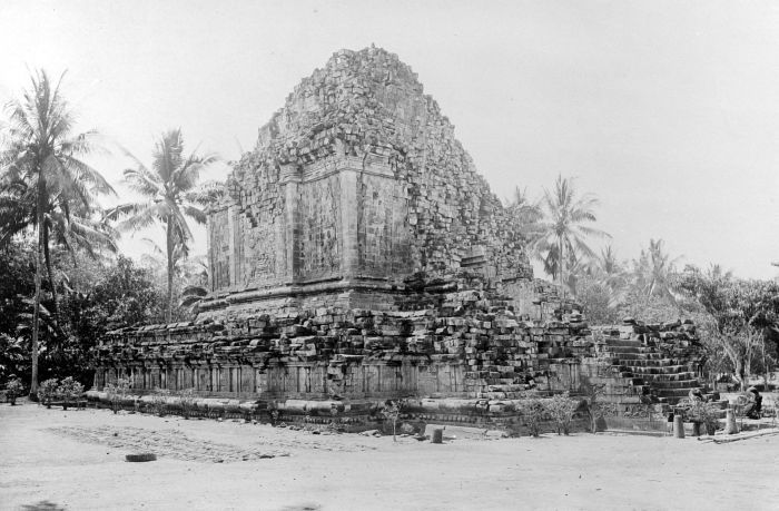 http://upload.wikimedia.org/wikipedia/commons/7/74/COLLECTIE_TROPENMUSEUM_De_Candi_Mendut_TMnr_10015974.jpg