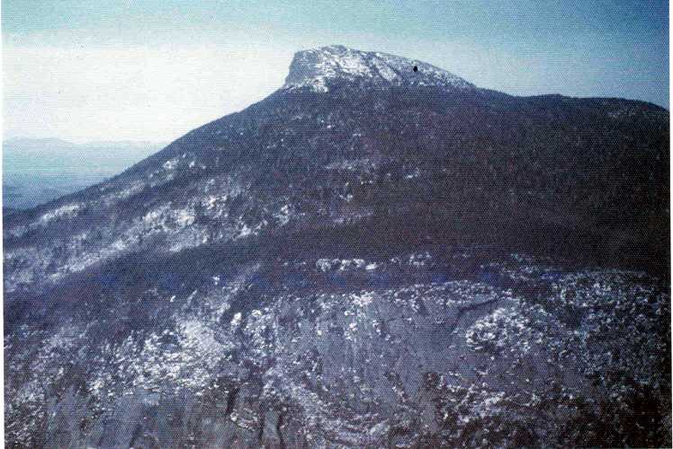 File:Camel's Hump-VT.jpg