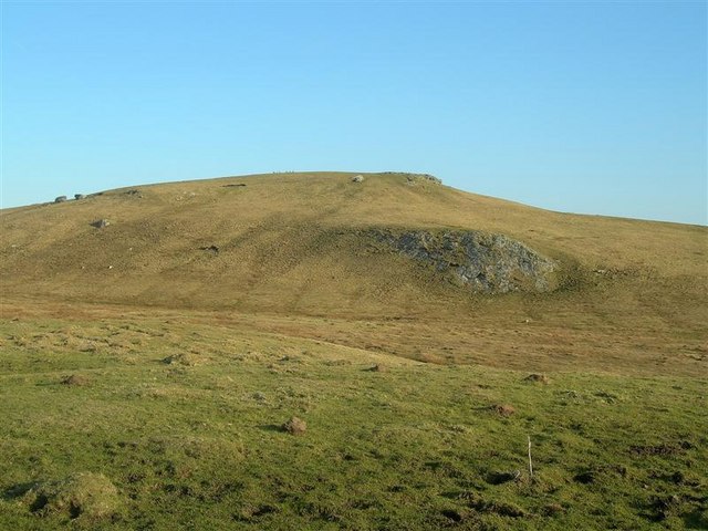 File:Carn Mor - geograph.org.uk - 700323.jpg