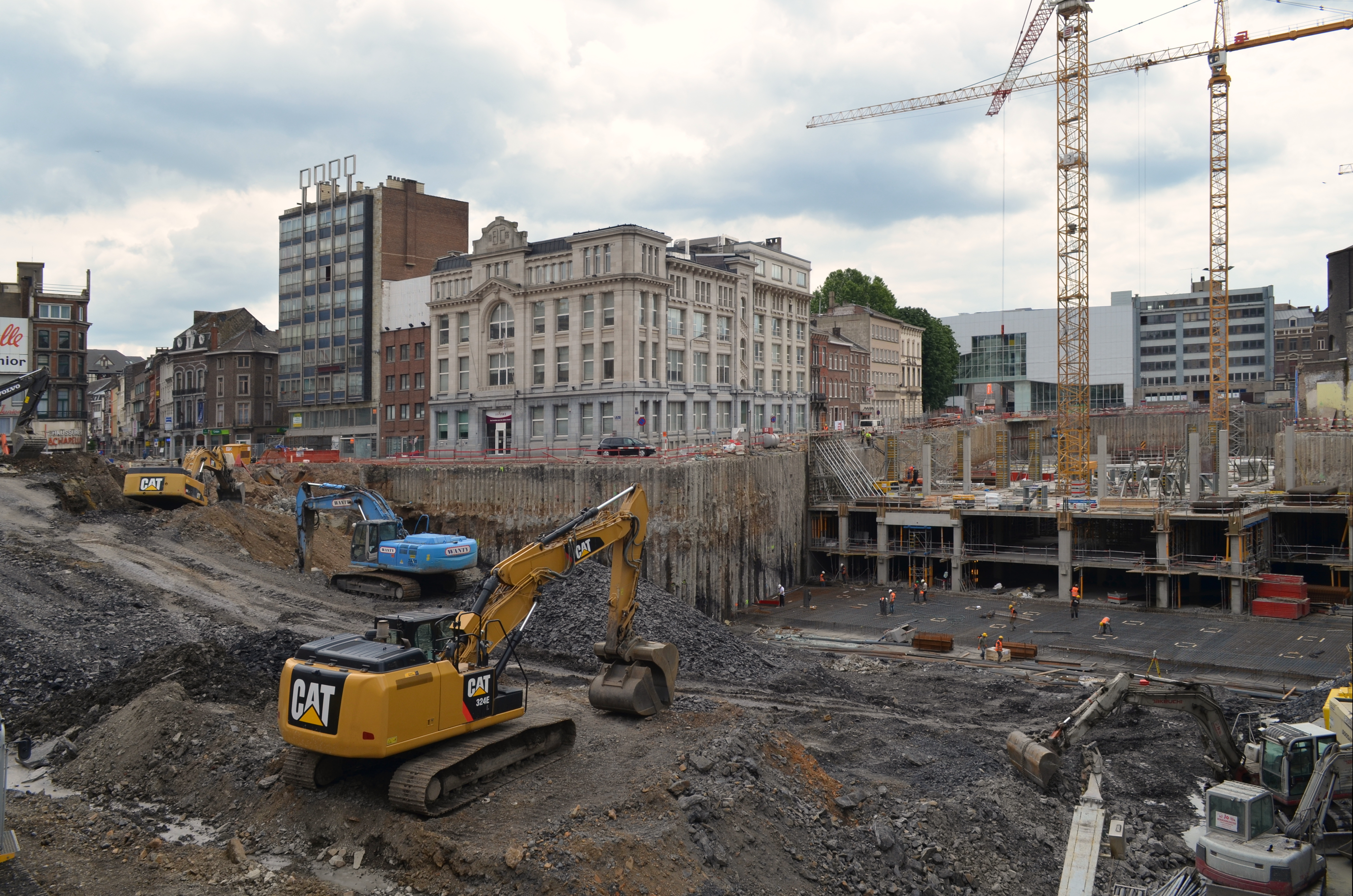 File:Charleroi - Banque de Charleroi - pendant les travaux Rive-gauche.jpg  - Wikimedia Commons