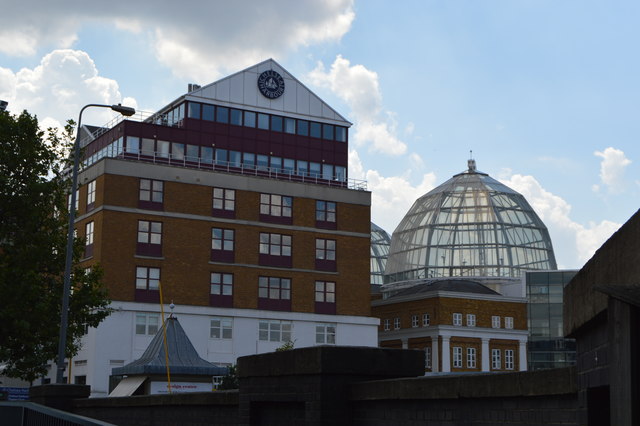 File:Chelsea Harbour Hotel - geograph.org.uk - 5289929.jpg