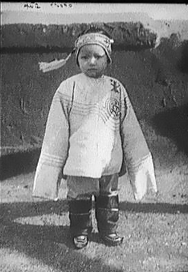 File:Chinese American child in embroidered jacket.jpg