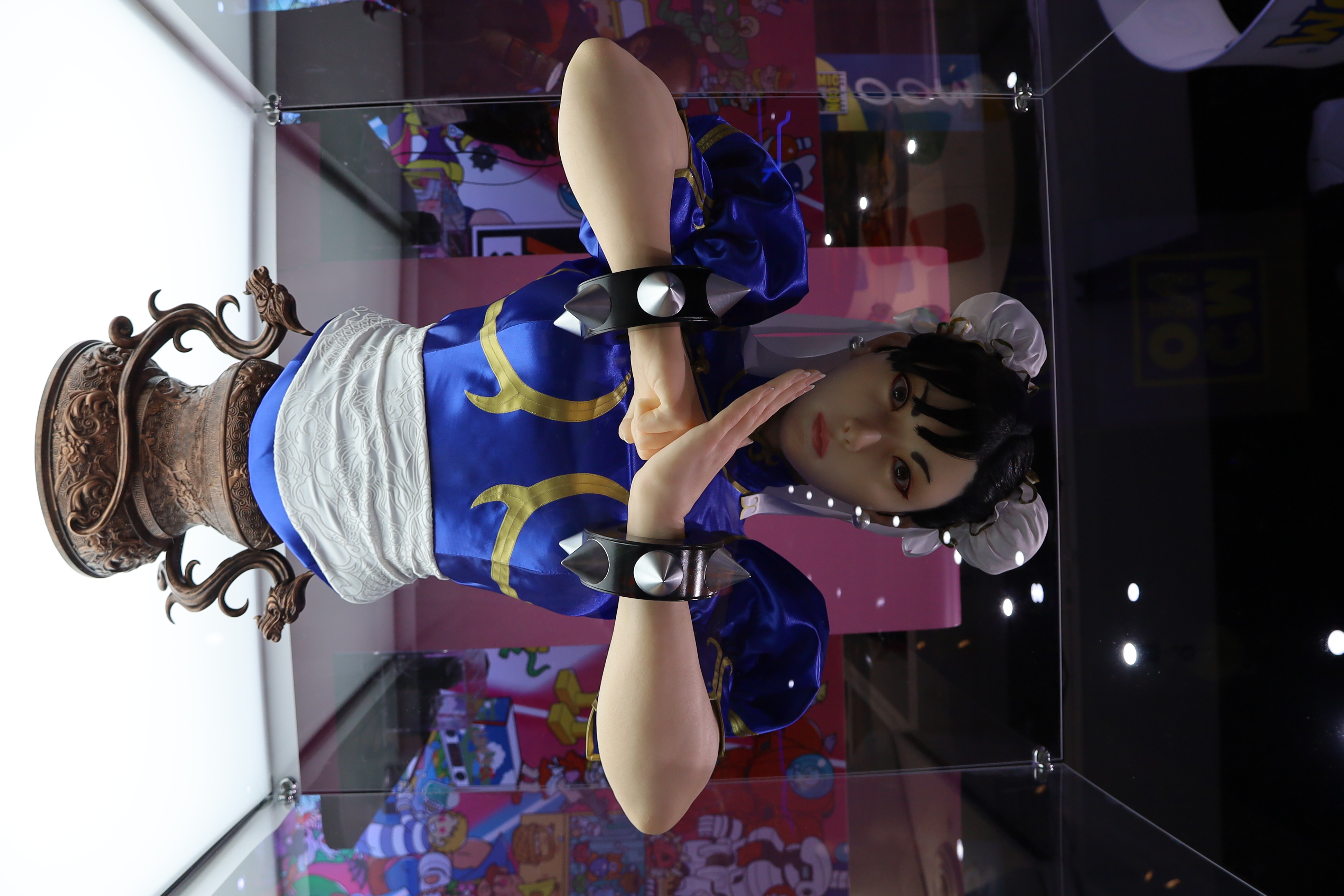 https://upload.wikimedia.org/wikipedia/commons/7/74/Chun_Li_Statue%2C_San_Diego_Comic_Con_2022.jpg