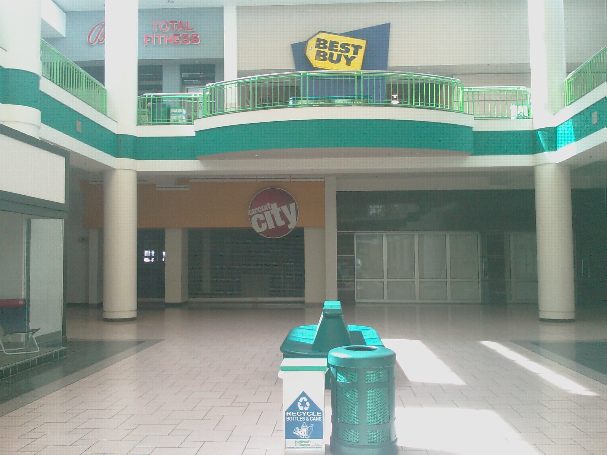 File Circuit City Carousel Center Syracuse NY 6789639712 .jpg