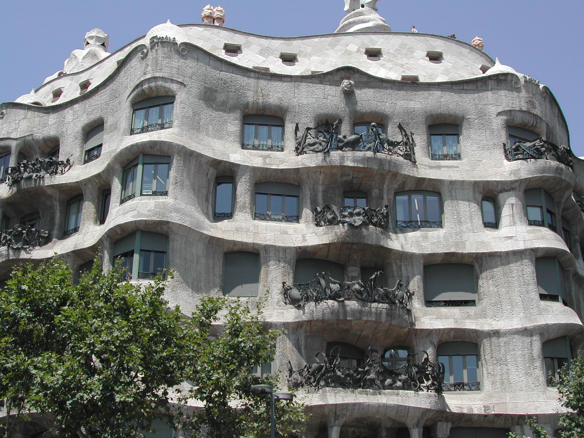 Casa Milà - Wikipedia