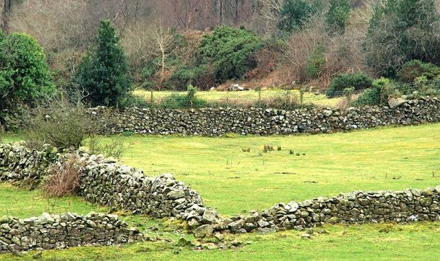 File:Drystone walls near Bryansford - geograph.org.uk - 1141348.jpg