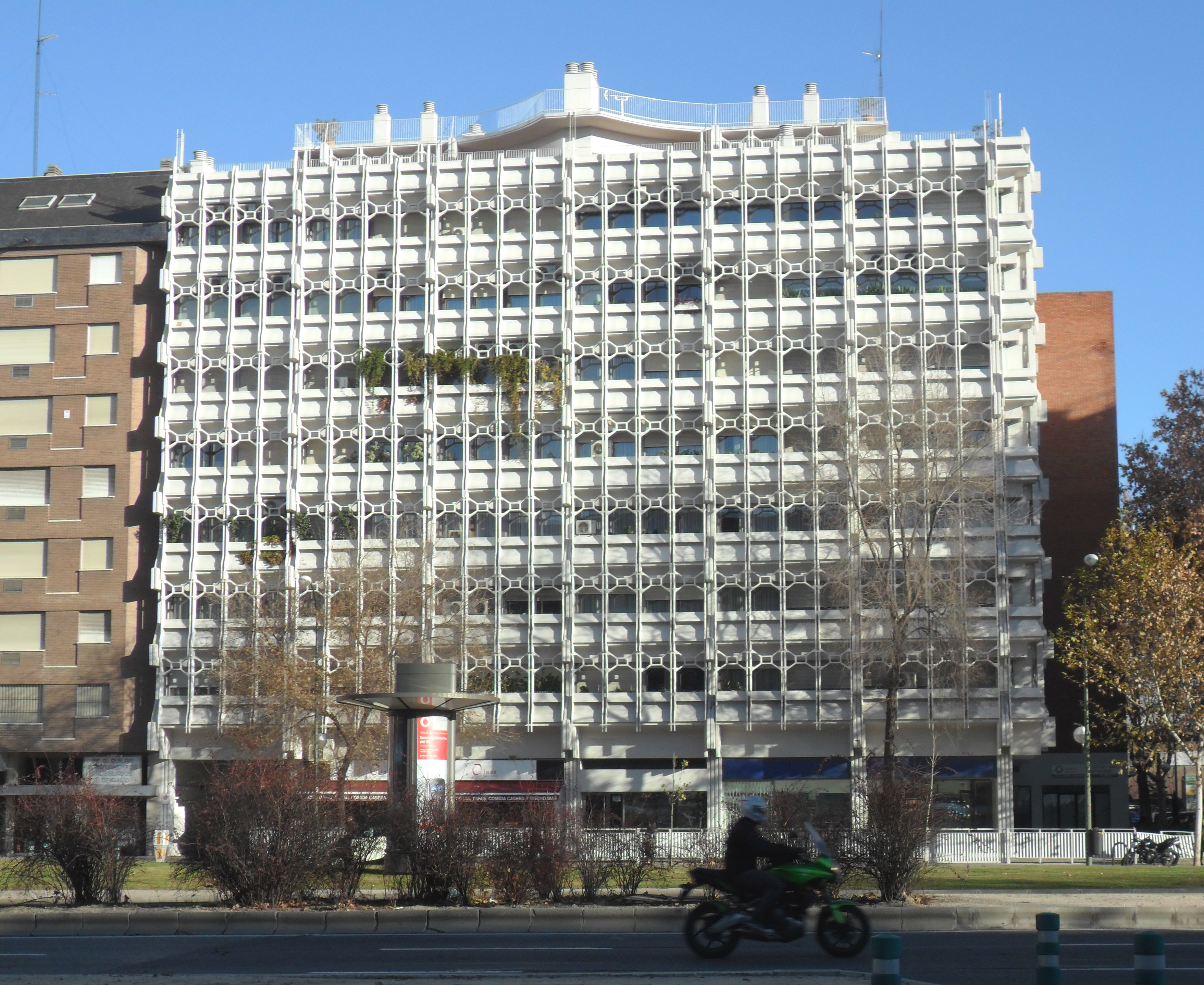 File Edificio Pº Castellana 266 Madrid 01 Jpg Wikimedia Commons