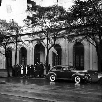 Archivo:Foto Histórica Fachada Escuela Bermejo Avenida Callao 628.jpg