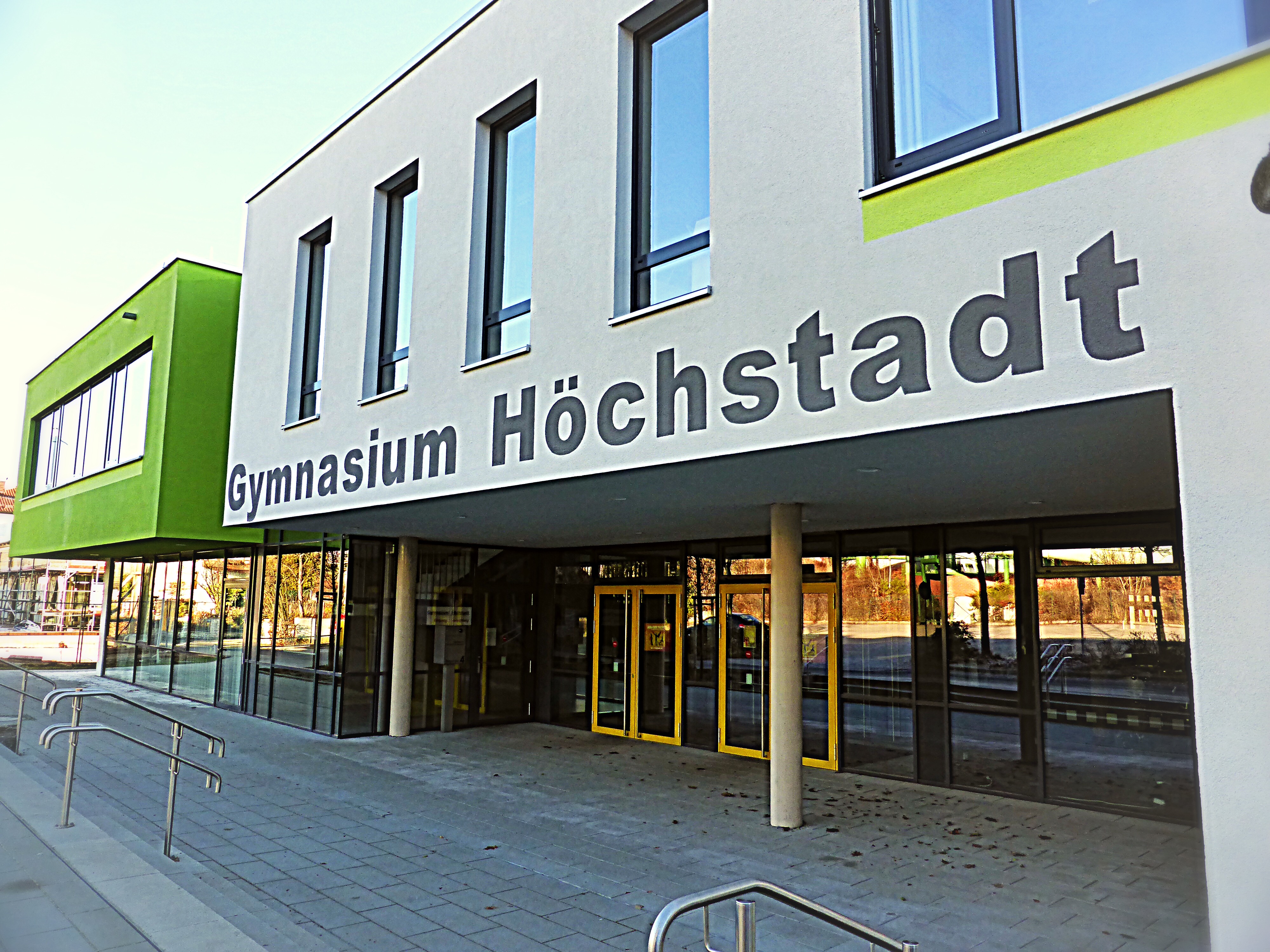 Gymnasium Höchstadt, Haupteingang des Nordbaus, der im Jahr 2014 errichtet wurde.