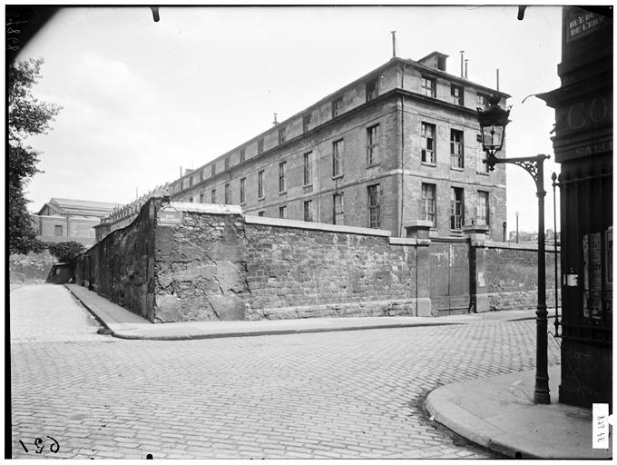 Fichier:Hôpital de la Pitié - Angle des façades au carrefour de la ...