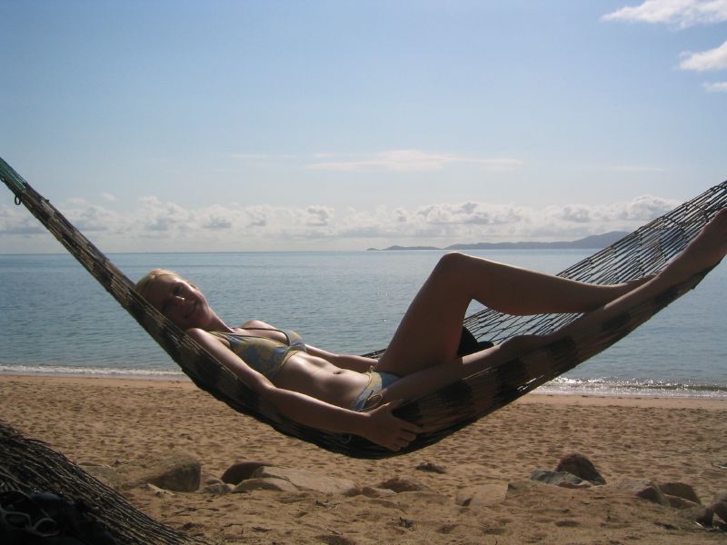 File:Hammock on beach.jpg