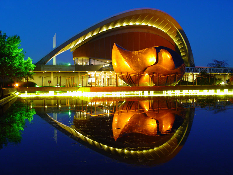 File:Haus der Kulturen der Welt Nachtaufnahme.jpg - Wikipedia