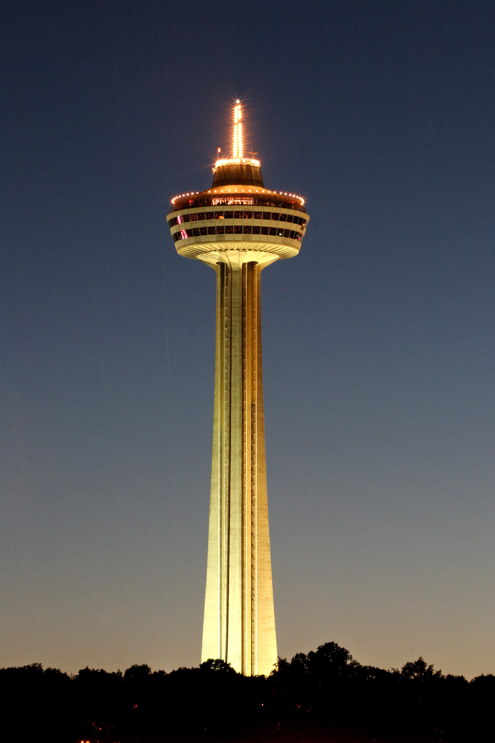 tallest building in canada at night