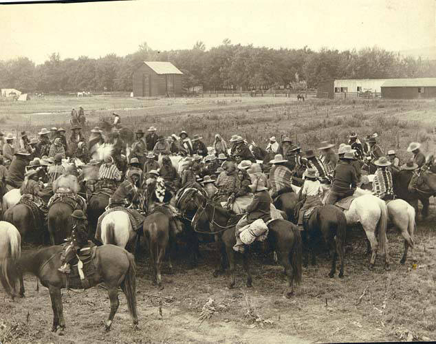 File:Indians on horseback, probably Washington state, ca 1897 (LAROCHE 194).jpeg