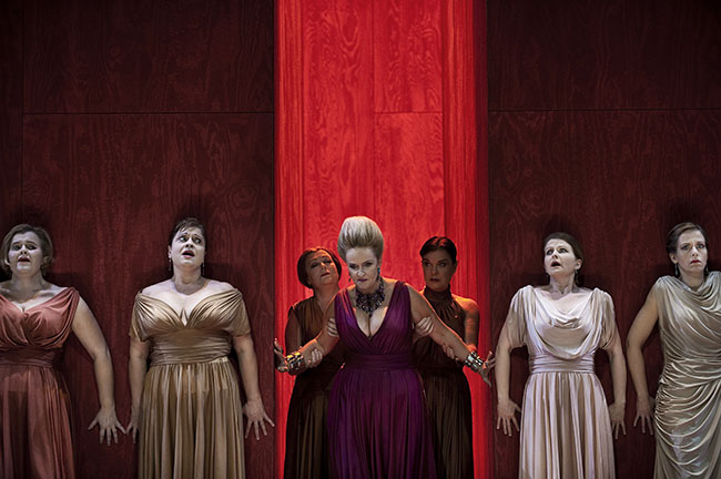 File:Marianne Eklöf as Klytaemnestra in Elektra and the Royal Swedish Opera choir 2009.jpg