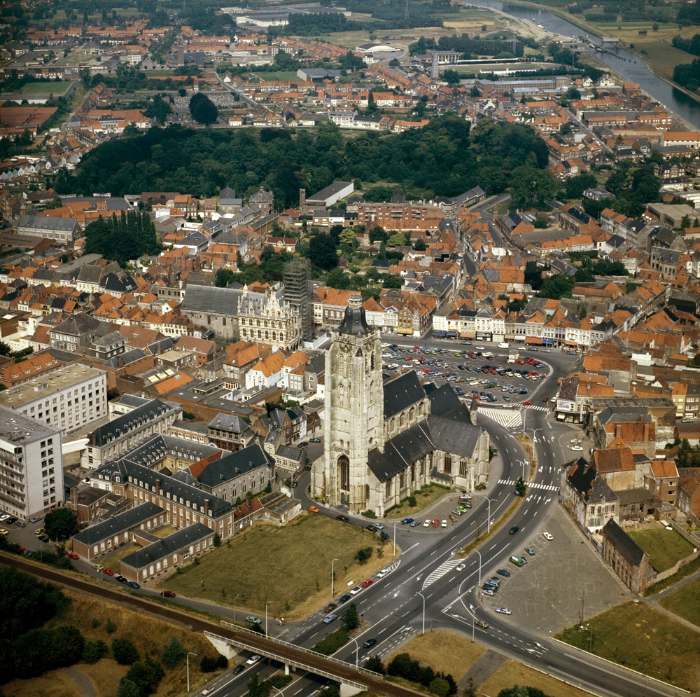 v material Wikipedia Oudenaarde