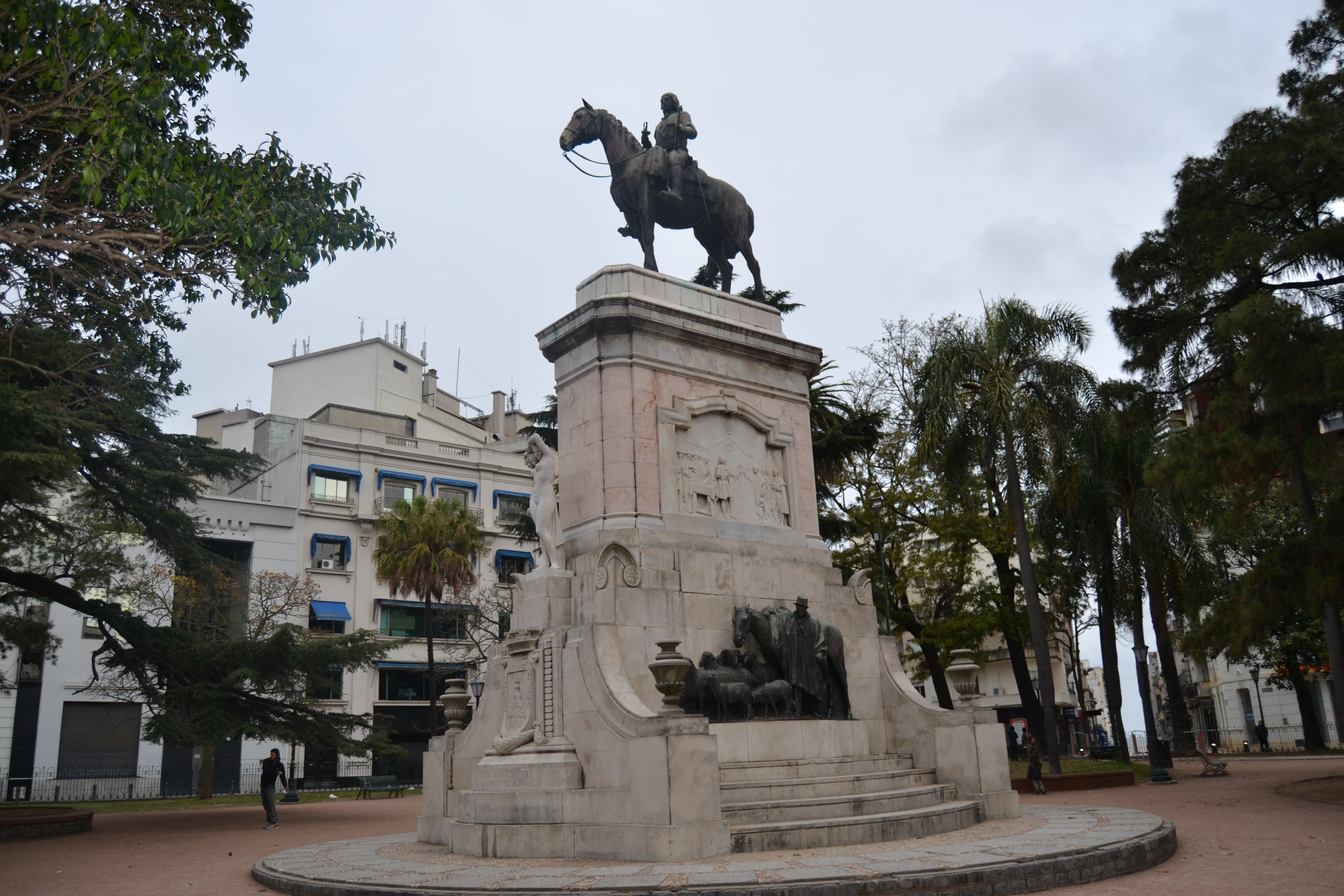 File Plaza Zabala Ciudad Vieja Jpg Wikimedia Commons