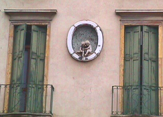 File:Putti fra due finestre a Padova - Foto G. Dall'Orto.jpg