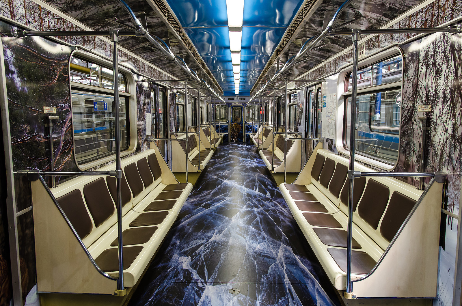 В вагоне метро