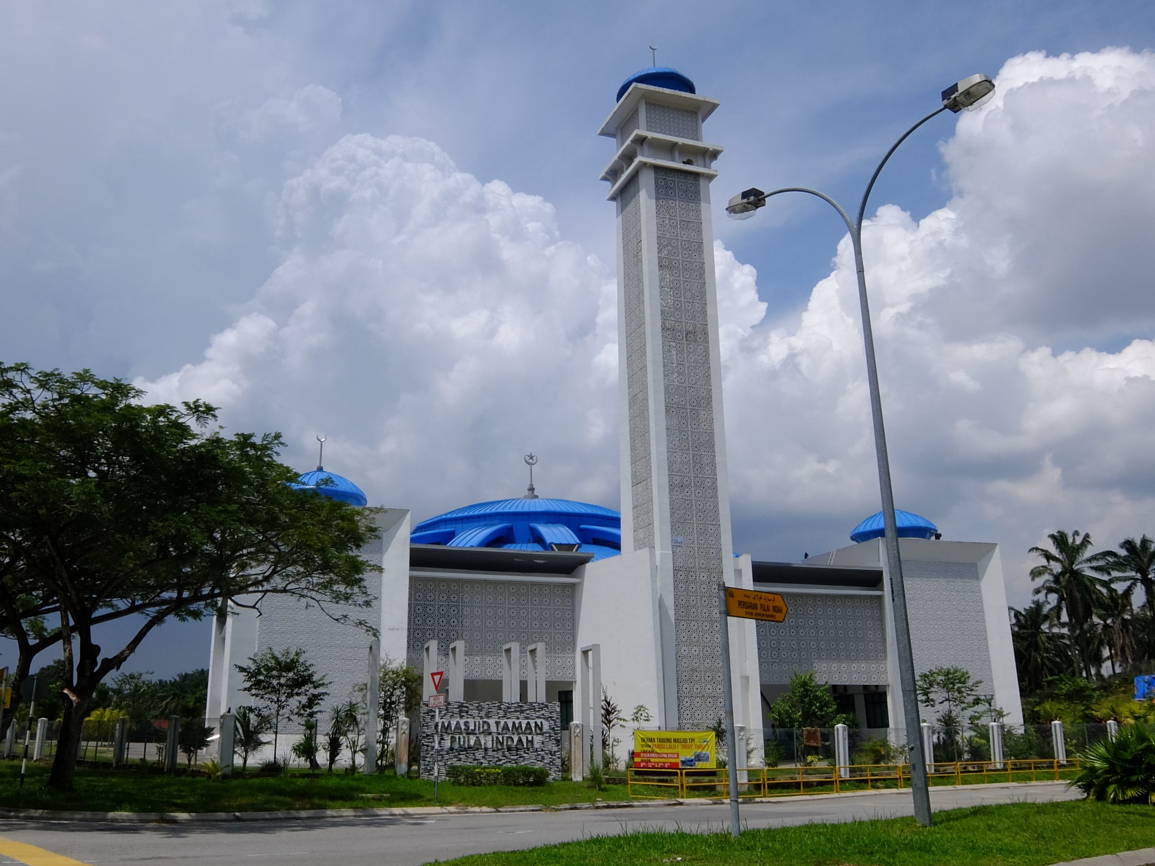 File Taman Pulai Indah Mosque Jpg Wikimedia Commons