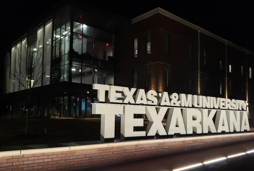 Английский м университет. Texas a m University Texarkana. Лучший университет в Техасе. Ranking Texas a&m University - Texarkana. Texas a&m University at Qatar.