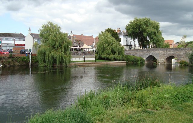 File:The Bridge at Bidford - geograph.org.uk - 1399742.jpg