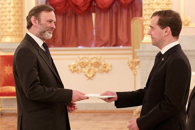 File:Tim Barrow and Dmitry Medvedev.jpeg