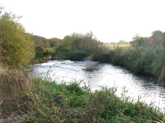 File:Weir on a tributary of the River Nene - geograph.org.uk - 1560957.jpg