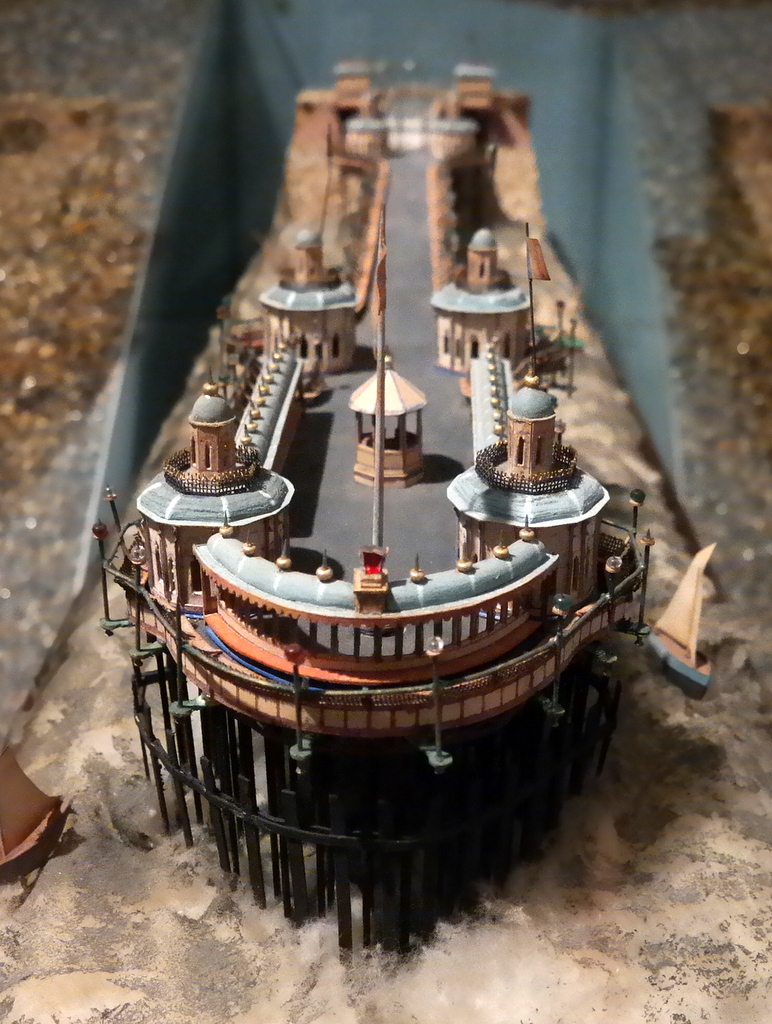 https://upload.wikimedia.org/wikipedia/commons/7/74/West_Pier_model%2C_Brighton_Museum_and_Art_Gallery.jpg