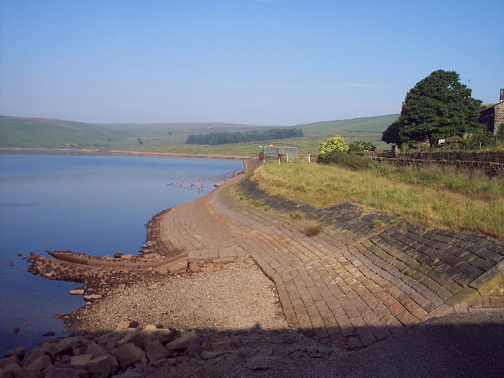 Withens Clough Reservoir - geograph.org.uk - 25874
