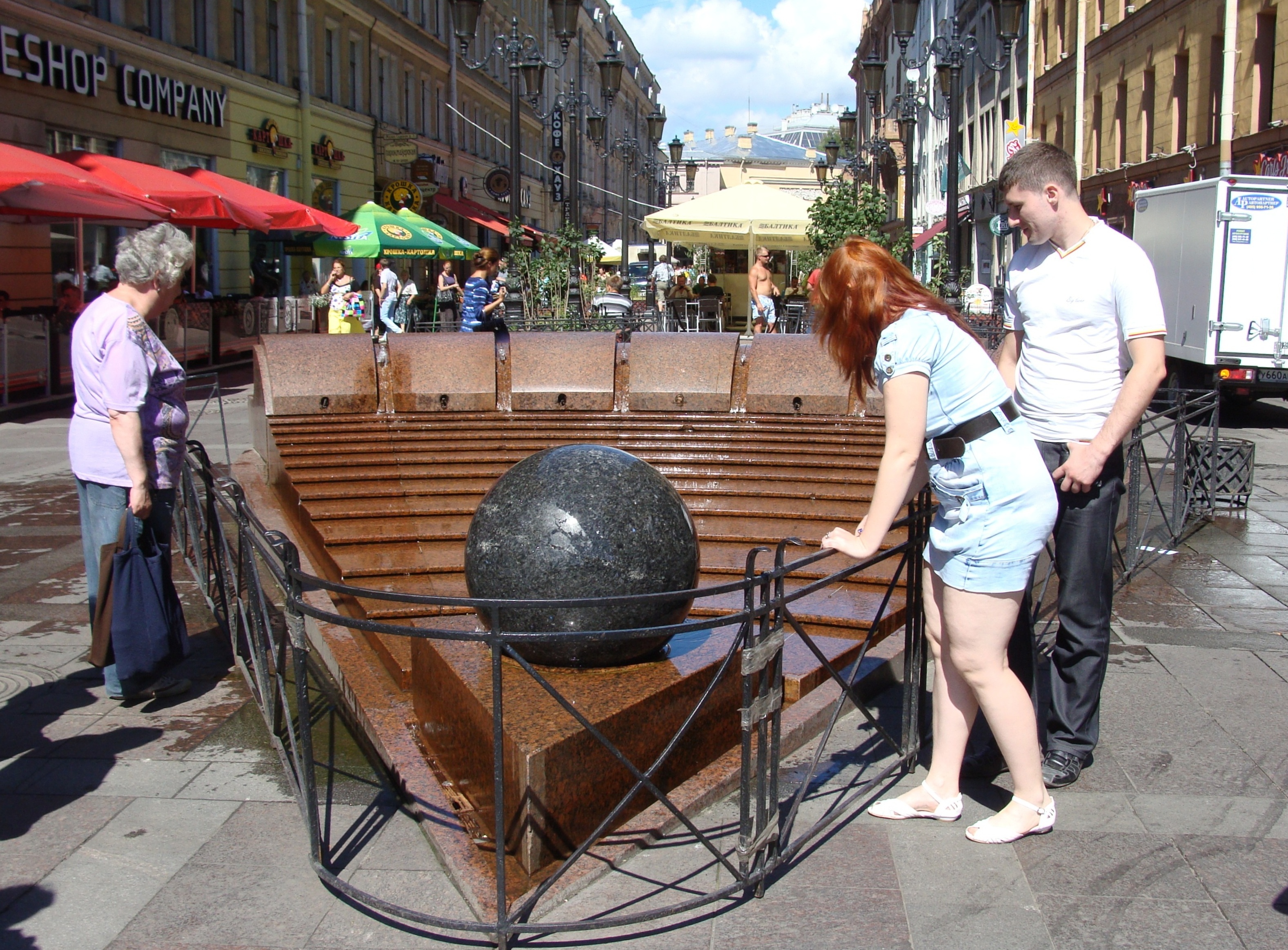 Фонтан-каскад «Вращающийся шар» - Санкт-Петербург