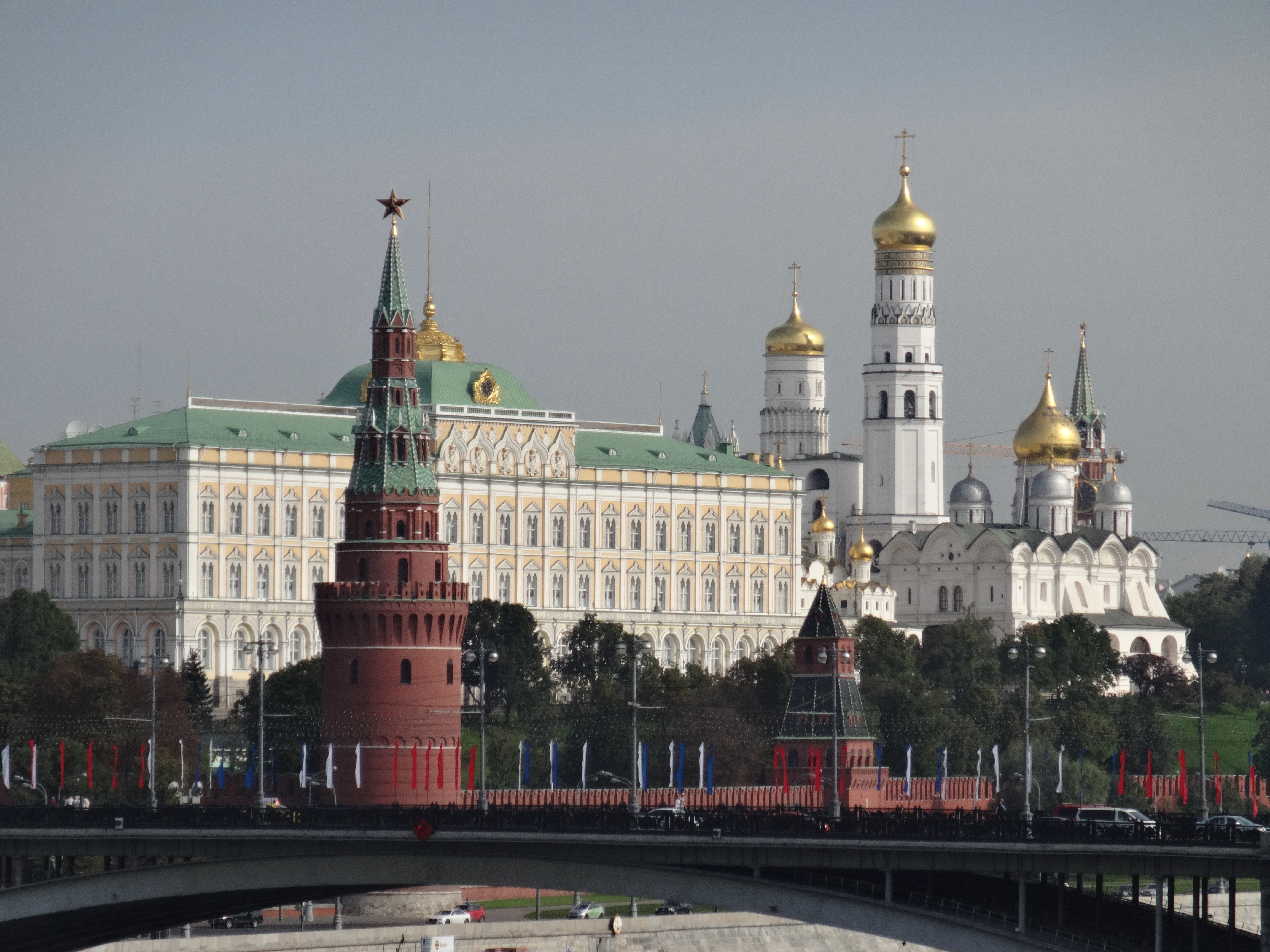 Кремль 5. Московский Кремль ансамбль Московского Кремля. Архитектурный ансамбль Московского Кремля и красной площади. Ансамбль Кремля в Москве. Ансамбль Московского Кремля архитектура.