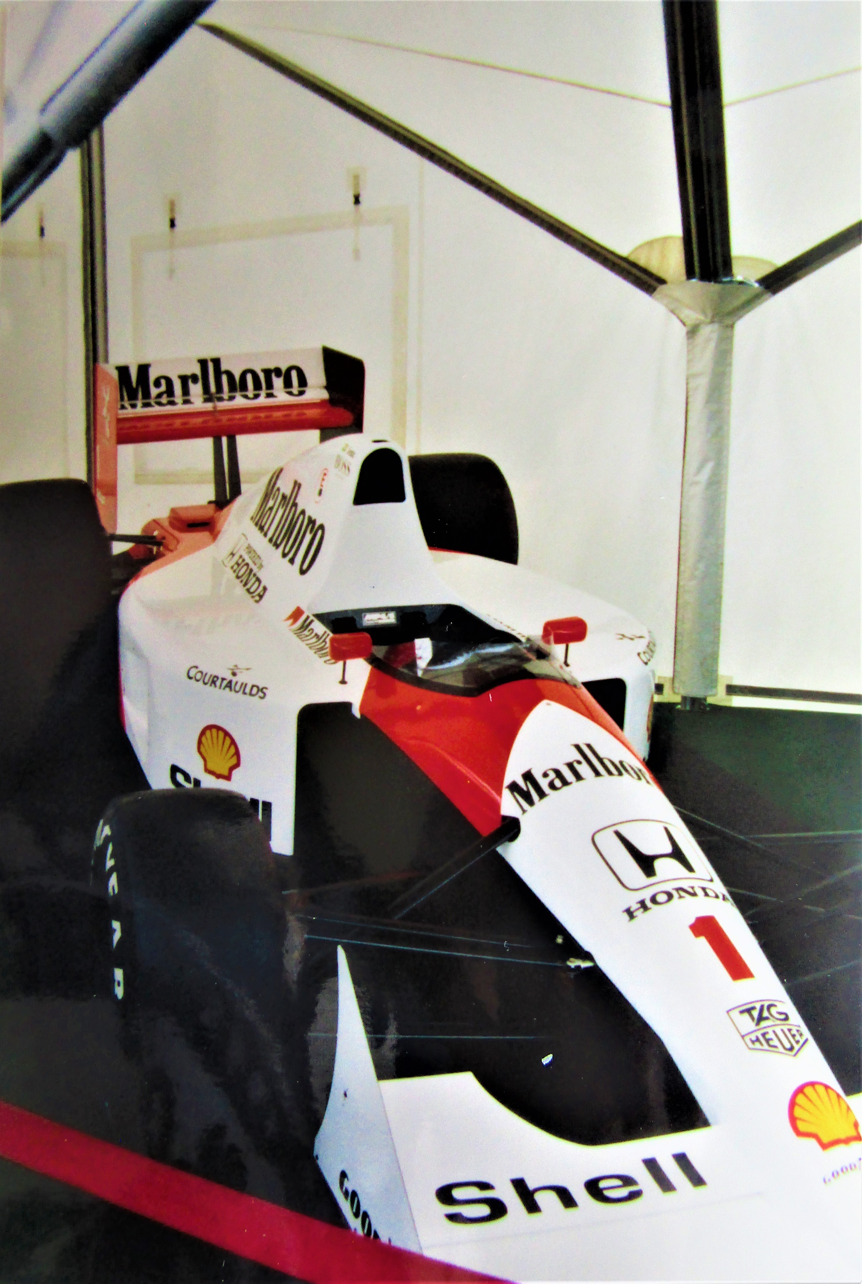 File:-1992-07-12 Honda Marlboro McLaren MP4-6 driven by Ayrtonn