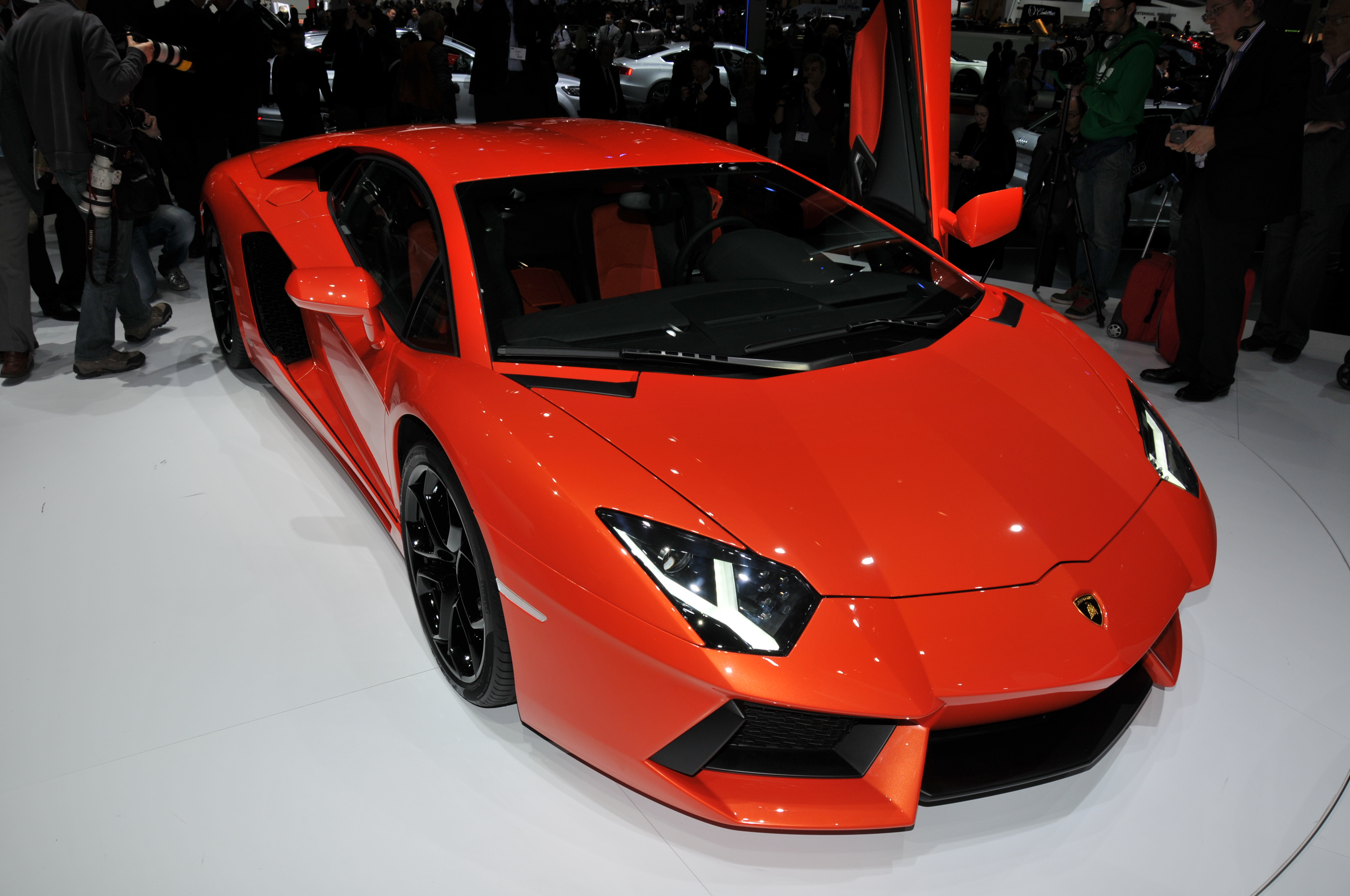 Commons:A. 2011 Lamborghini Aventador (5488708138).jpg. 