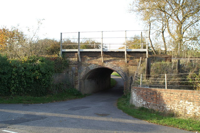 File:Access bridge from Parish Road to Deanery Farm - geograph.org.uk - 1565180.jpg