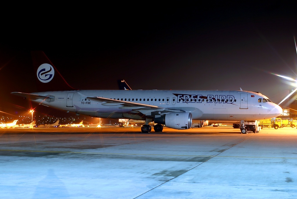 Freebird airlines. Airbus a320-212. Freebird Airlines чья авиакомпания. Flybird авиакомпания.