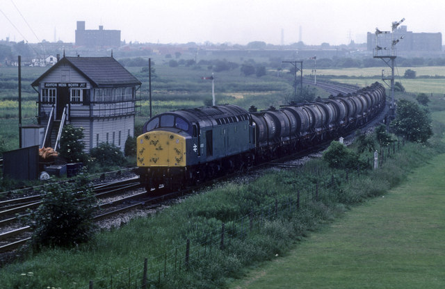 File:Ashton Moss north junction tank train for ICI (geograph 2768061).jpg