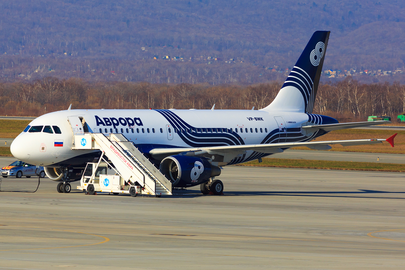 Файл:Aurora, Airbus A319-100, VP-BWK.jpg — Википедия