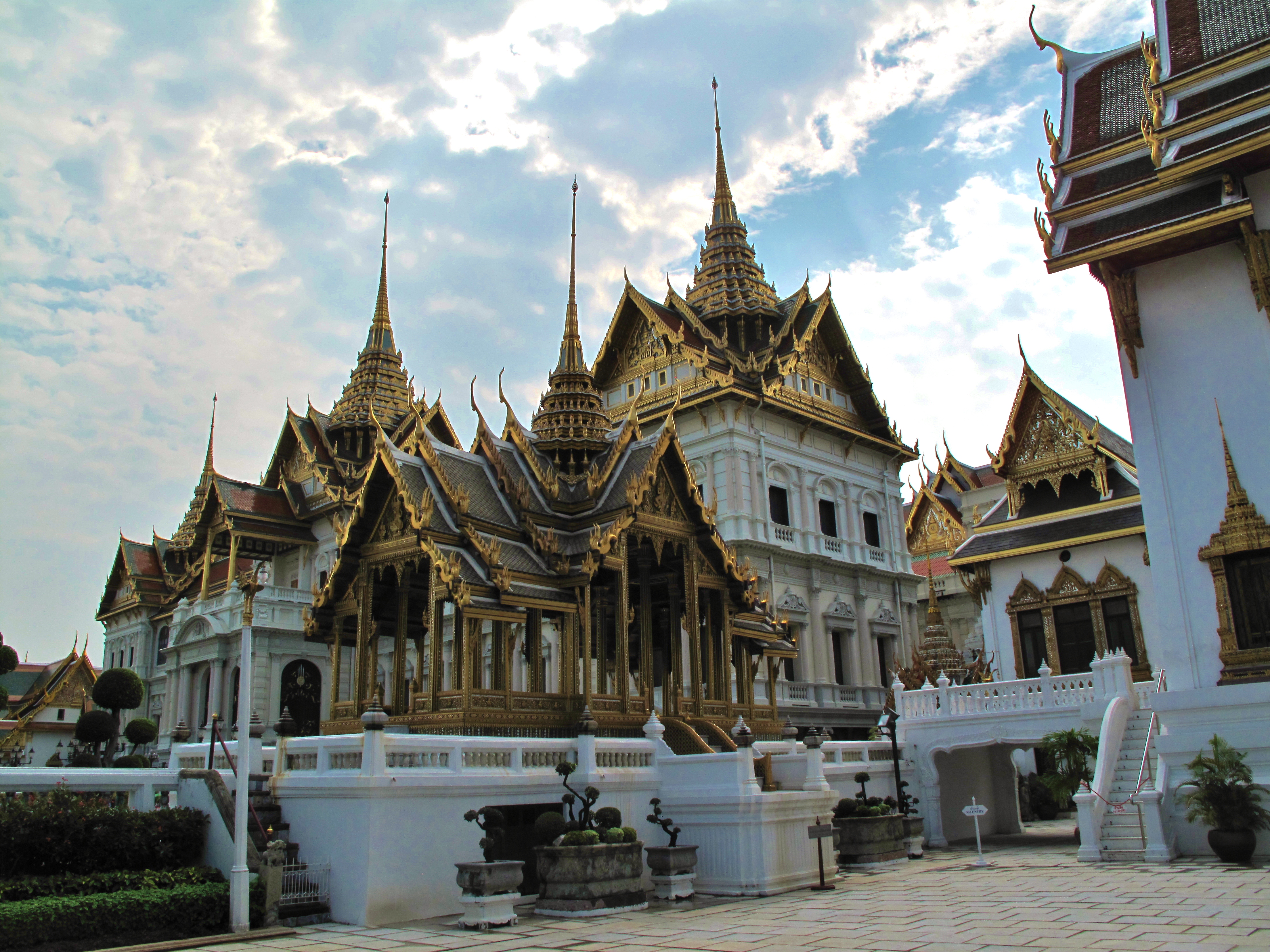File:Bangkok palace (8418515643).jpg - Wikimedia Commons