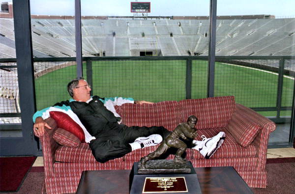 File:Bobby Bowden relaxing with Charlie Ward's Heisman trophy- Doak Campbell Stadium, Tallahassee (7159615055).jpg