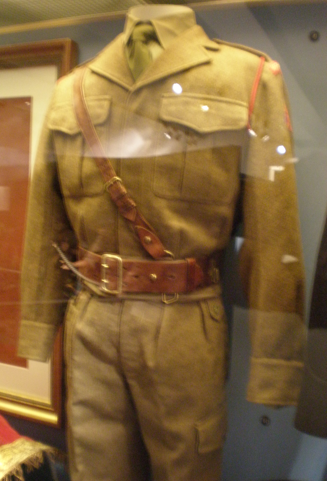 File:British Army pvt's battle dress, early 1960s HKMCD.JPG