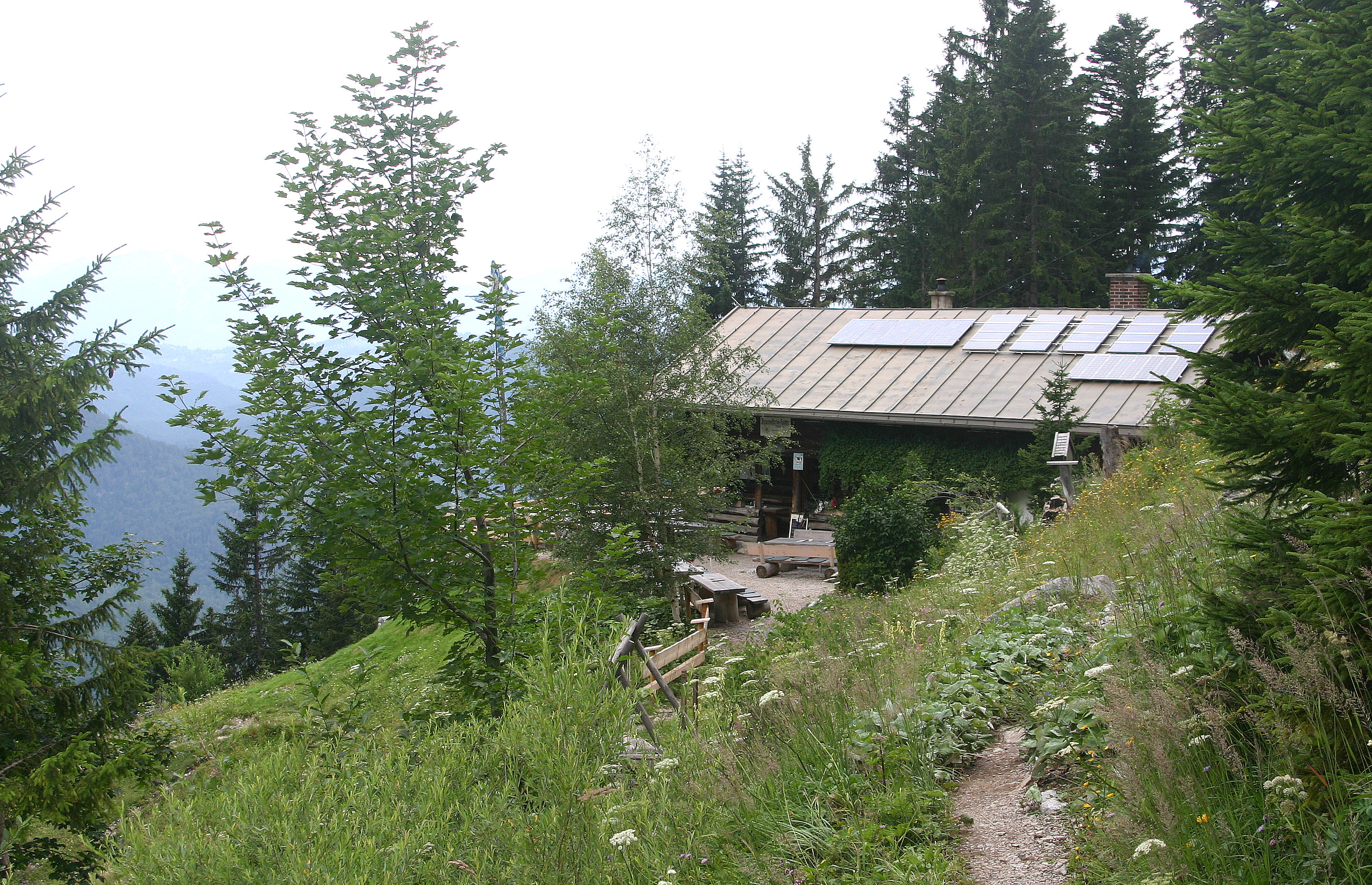 Brunnsteinhütte (DAV Sektion Mittenwald), 1523 m high, 3 km SSE from Mittenwald, Karwendel